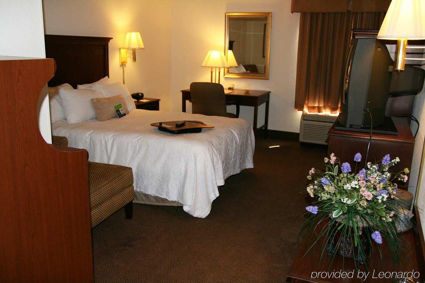 Hampton Inn Bristol Rum bild