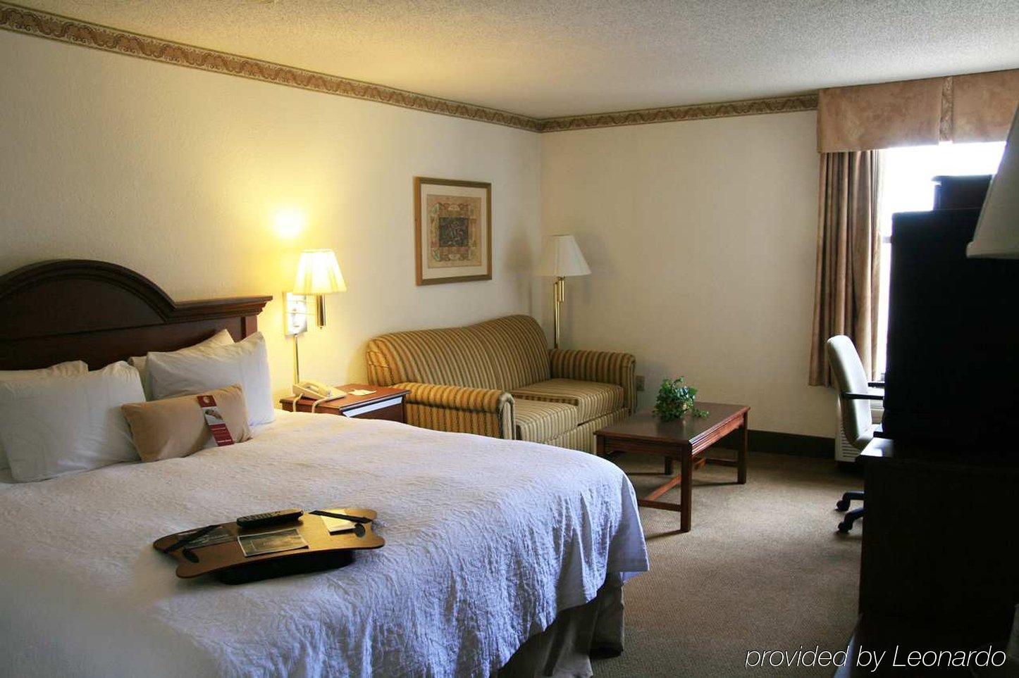 Hampton Inn Bristol Rum bild